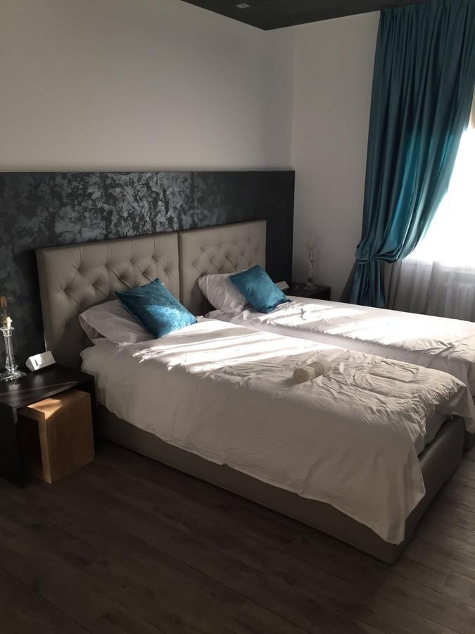 Double A Guest House Местре Екстериор снимка