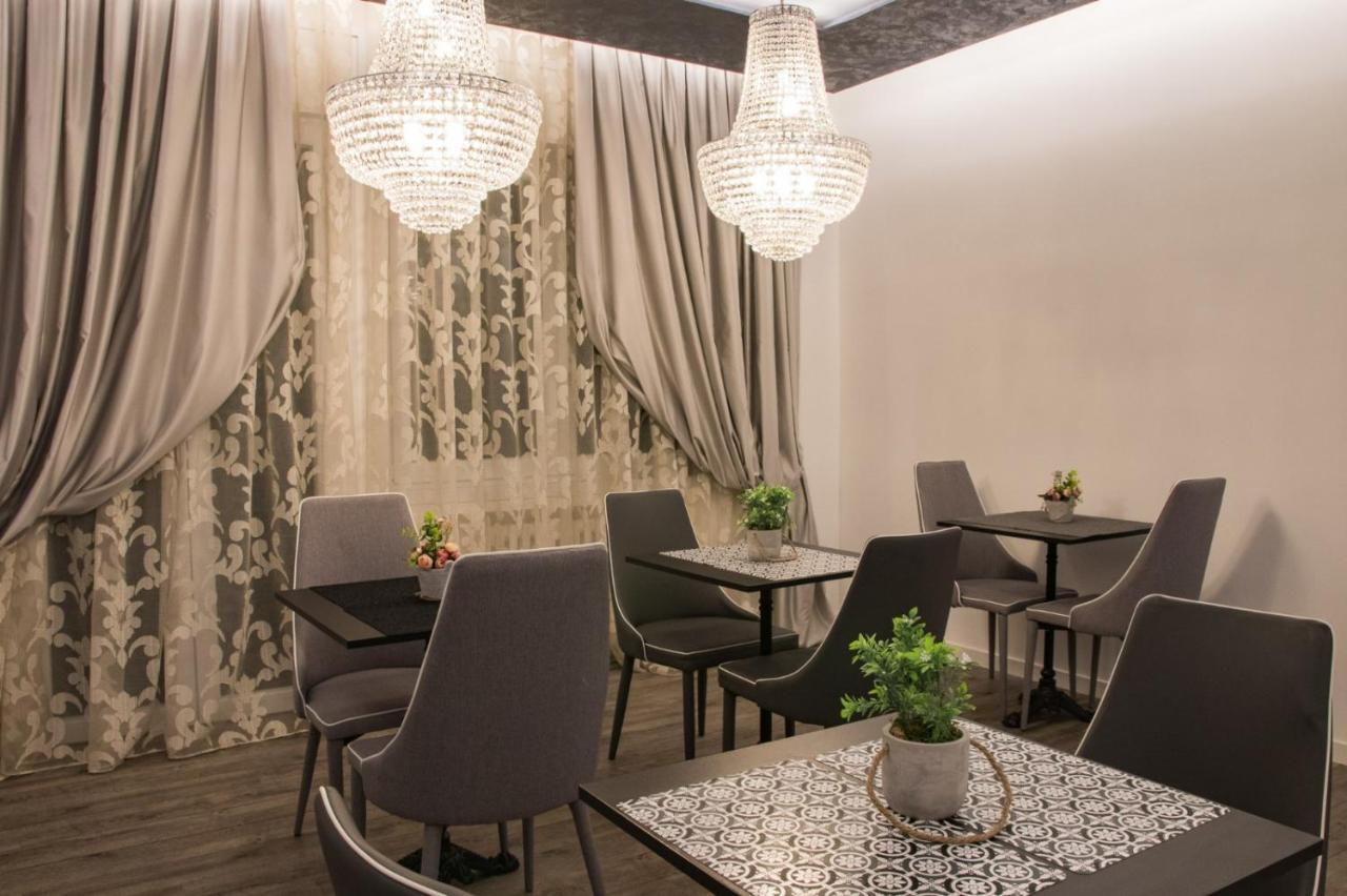 Double A Guest House Местре Екстериор снимка
